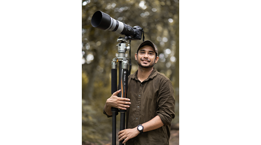 "Capturing Nature's Intricacies: Dipankar Bakshi's Passion for Wildlife Photography"